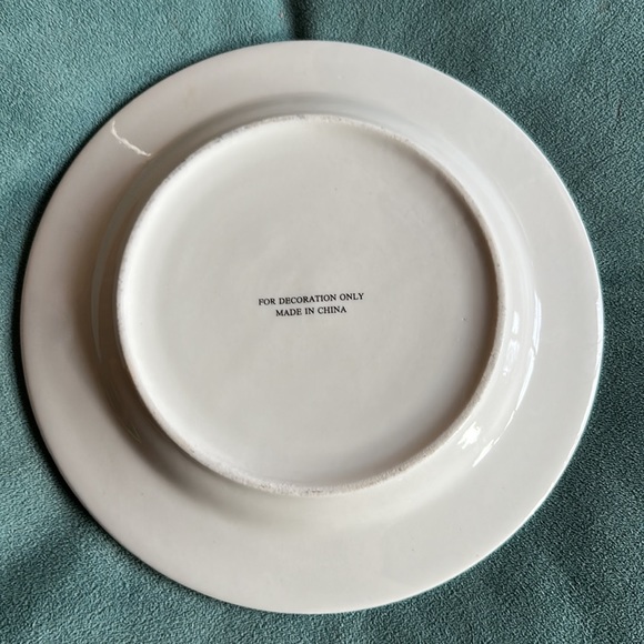 Three Home Decor Plates 7.5” Safari Giraffe, Elephant, Zebra - Picture 10 of 11